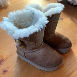 Uggs toddler winter boots